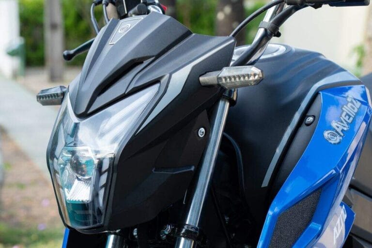 Farol dianteiro da motocicleta Avelloz AZ170 Bravo