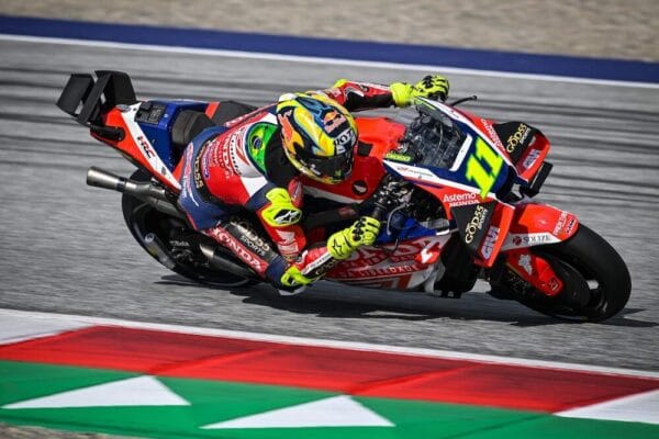 Diogo Moreira testa pneus Pirelli com MotoGP de 850 cc para 2027