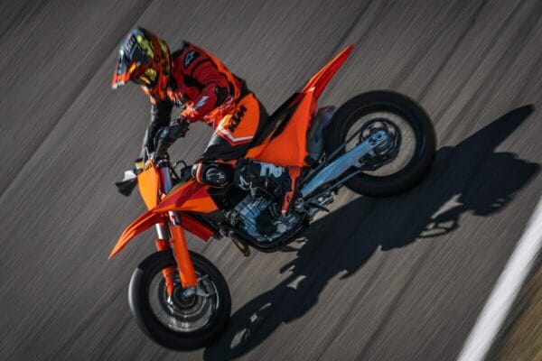 KTM 450 SMR: Atualizações da Supermoto para a linha 2027; saiba mais