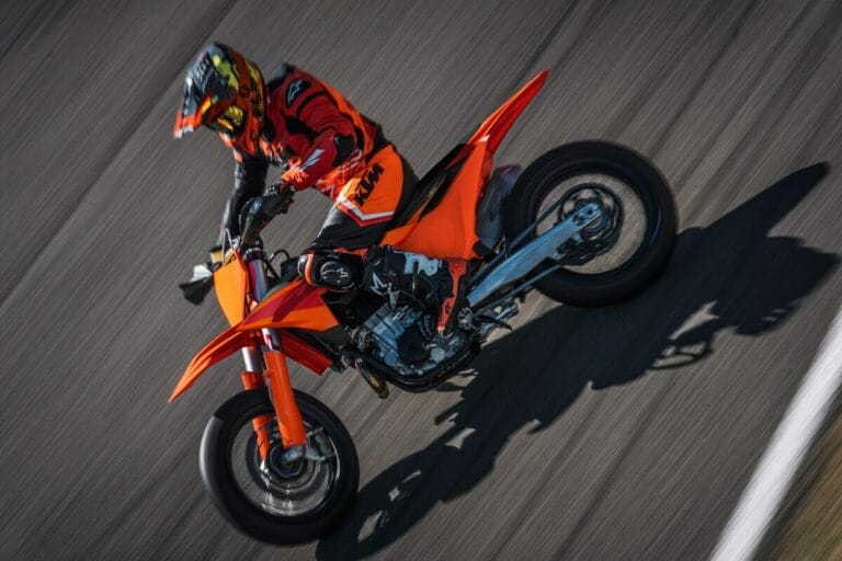 KTM 450 SMR: Atualizações da Supermoto para a linha 2027; saiba mais