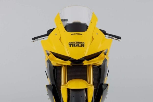 Onitsuka Tiger Honda Mid Sports Concept visto pela dianteira
