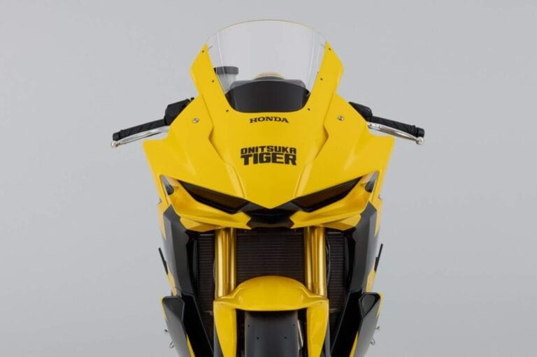 Onitsuka Tiger Honda Mid Sports Concept visto pela dianteira