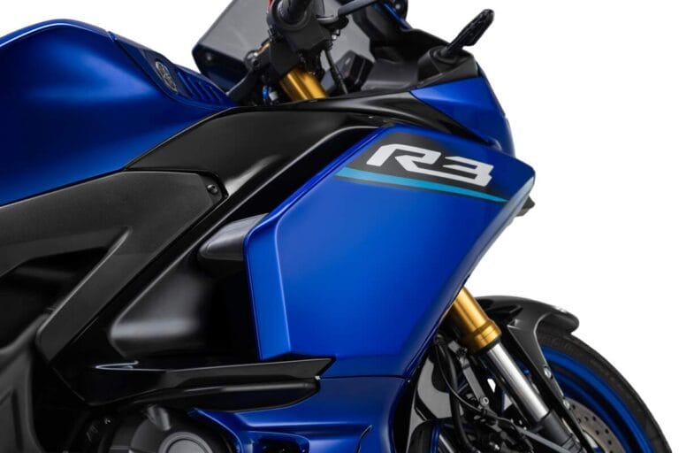 visão lateral nova Yamaha R3 2027 Racing Blue