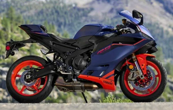 Nova Yamaha R9 cor diferentona lançada no Japão