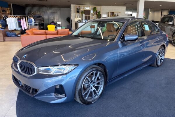 BMW 320i GP 2026: sedã líder de vendas com até R$ 25 mil de desconto