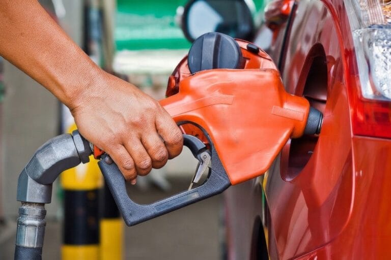 Gasolina com 35% de etanol é mais suscetível à adulteração, afirma especialista