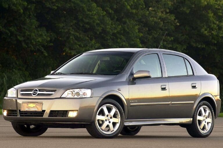 Chevrolet Astra: 4 versões usadas a partir de R$ 19.900 com motor 2.0