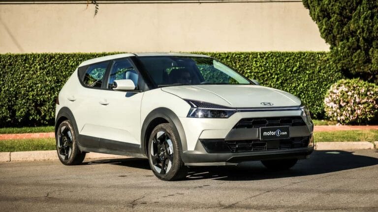 Hyundai i20 ganha versões Sense e Action, aumentando pressão sobre o HB20 no Brasil