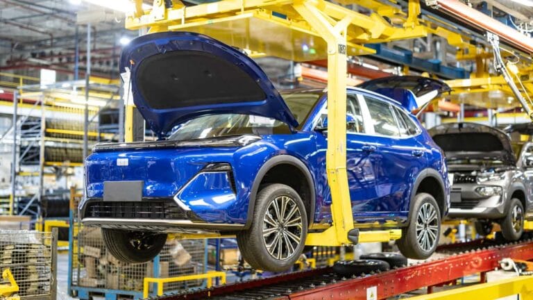 Importações de autopeças chinesas crescem 56% e dominam mercado brasileiro em agosto