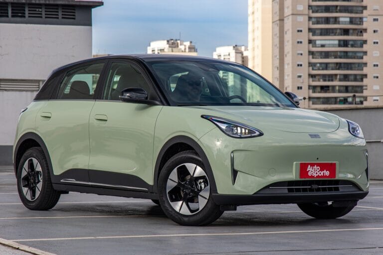 Geely EX2 é comercializado por R$ 110 mil em novo sistema de venda direta