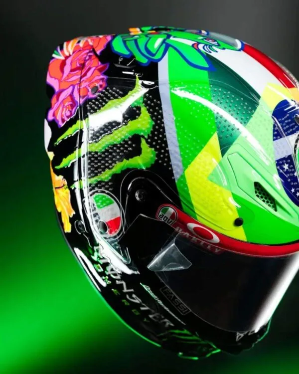 imagem capacete AGV Pista GP R3 traz tecnologia que diminui em seis vezes risco de lesões cerebrais