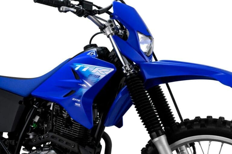 imagem da nova aba do tanque com novo grafismo da yamaha tt-r 230 2027