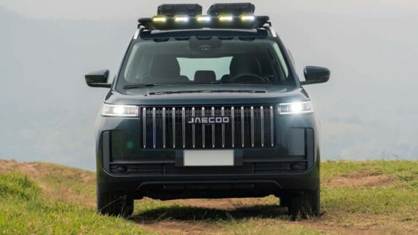Jaecoo 5 híbrido chega ao Brasil por R$ 154.990 e promete ser o SUV compacto mais potente do país