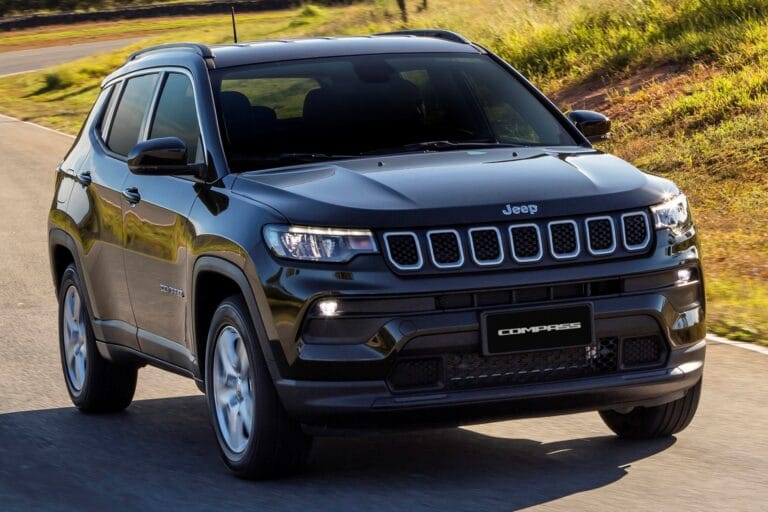 Jeep Compass Sport recebe desconto de R$ 37 mil e equipara