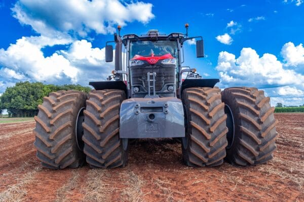 Massey Ferguson 9S: Conheça o trator de 425 cv, oito rodas e preço de R$ 2 milhões