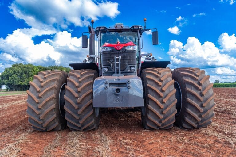 Massey Ferguson 9S: Conheça o trator de 425 cv, oito rodas e preço de R$ 2 milhões