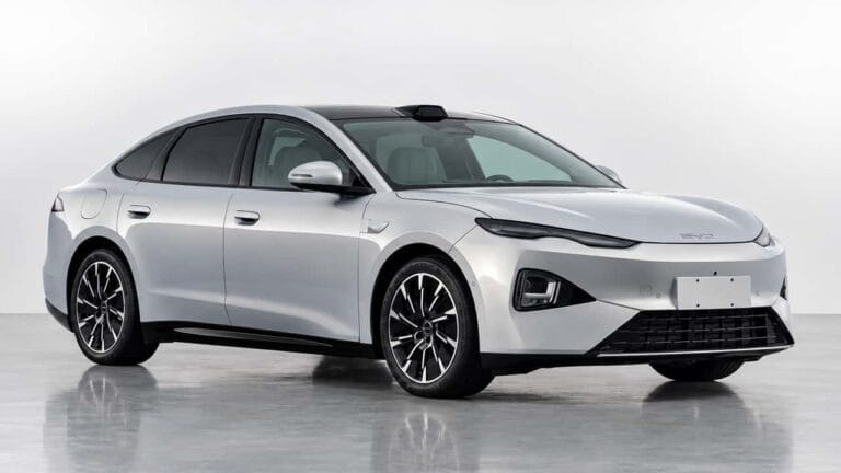 BYD altera Seal em menos de 6 meses, superando a velocidade de atualizações do iPhone