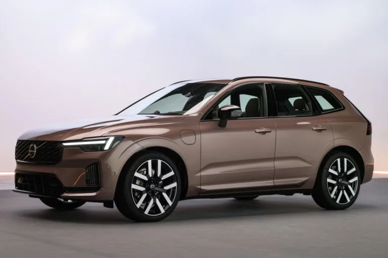 Volvo XC60 e XC90 ampliam autonomia e têm truque para 'conservar' gasolina