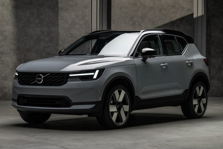 Volvo XC40, EX40 e EC40 ganham novo visual e pacote tecnológico atualizado