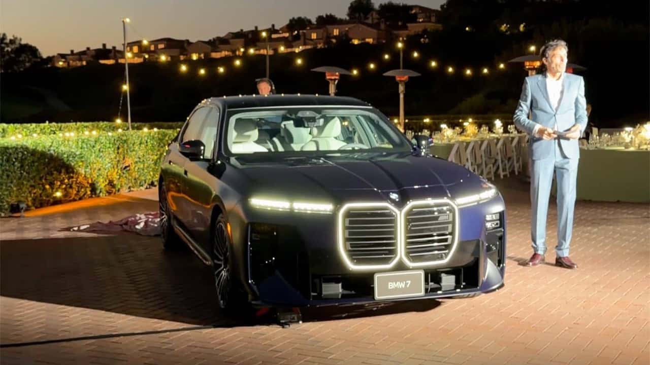 BMW apresenta o novo M760 com motor V8 de 570 cv, enquanto o V12 fica de fora da linha
