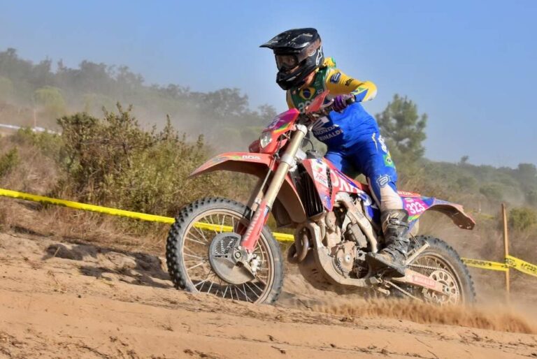 Seleção Brasileira Feminina de Enduro, com Bárbara Neves da Honda Racing, conquista sétimo lugar histórico no Six Days 2026 em Portugal
