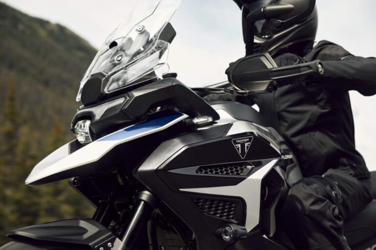 Triumph Tiger 1200 2027 ganha motor de 158 cv e suspensão com rebaixamento automático