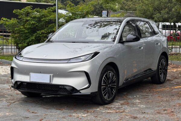 Baic Arcfox T1 é lançado no Brasil com preços a partir de R$ 129.900 e autonomia de 283 km