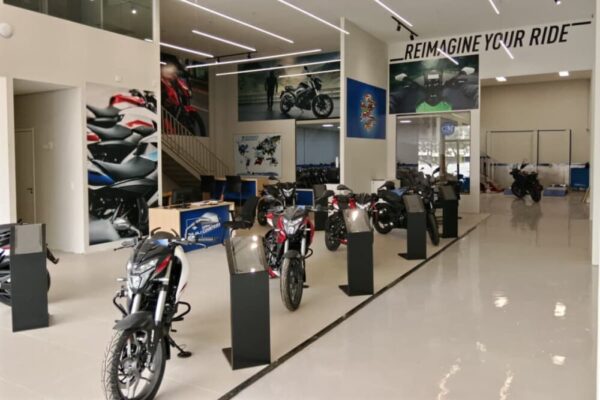 Bajaj inaugura concessionária em Vila Isabel e chega a 6 lojas no Rio de Janeiro