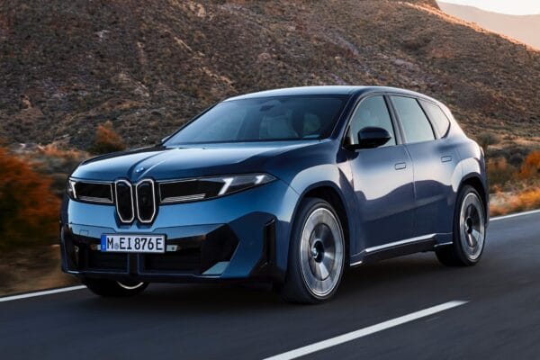 BMW iX3 chega ao Brasil como o SUV elétrico com maior autonomia, de 570 km, e tecnologia avançada por R$ 582.950