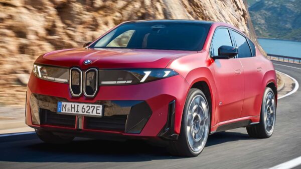 BMW iX4 2027 é revelado com autonomia de até 828 km e design esportivo de cupê