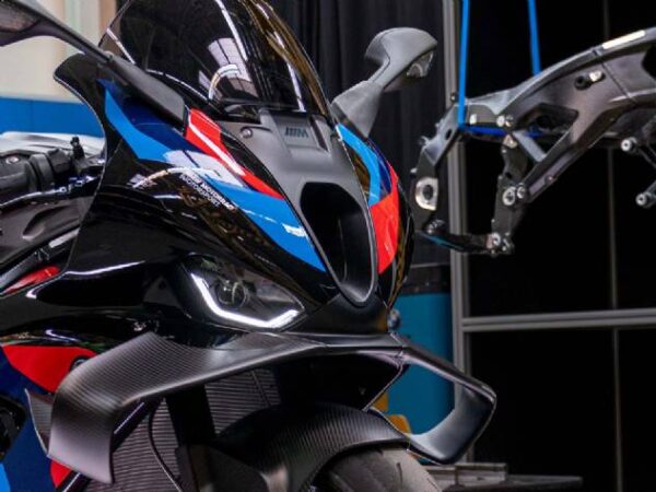 BMW M 1000 RR 2027: nova geração com chassi mais leve inspirado no Mundial de Superbike