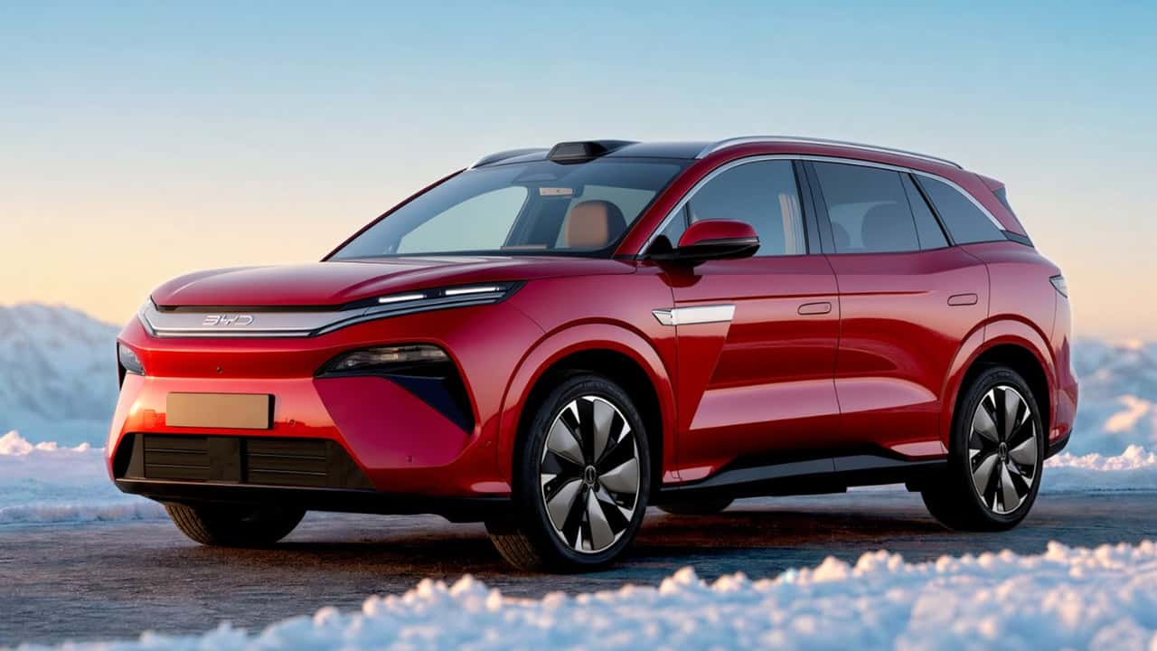 BYD Atto 8 estreia na Europa com recarga ultrarrápida de 9 minutos e bateria de 115 kWh