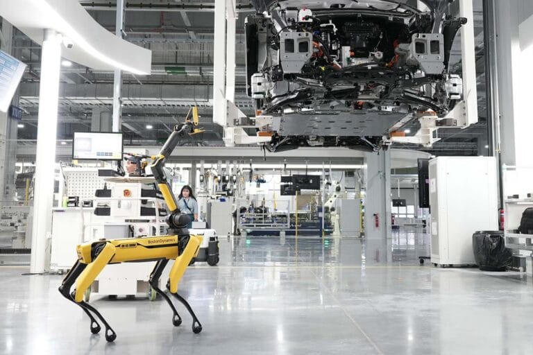 Inteligência Artificial avança mais rápido que automação na indústria, diz especialista em painel do Summit Futuro da Mobilidade