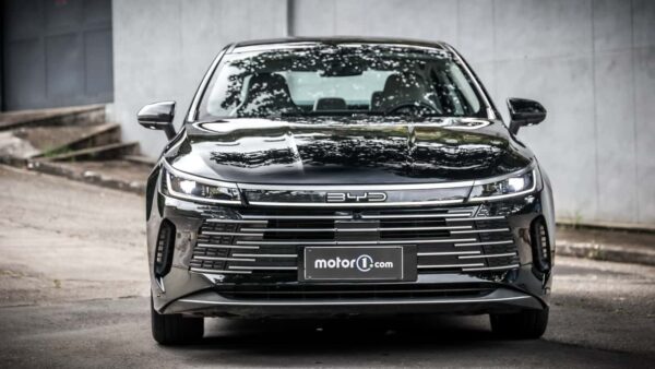 BYD interrompe produção do sedã King no Brasil para priorizar demanda do SUV Atto 2