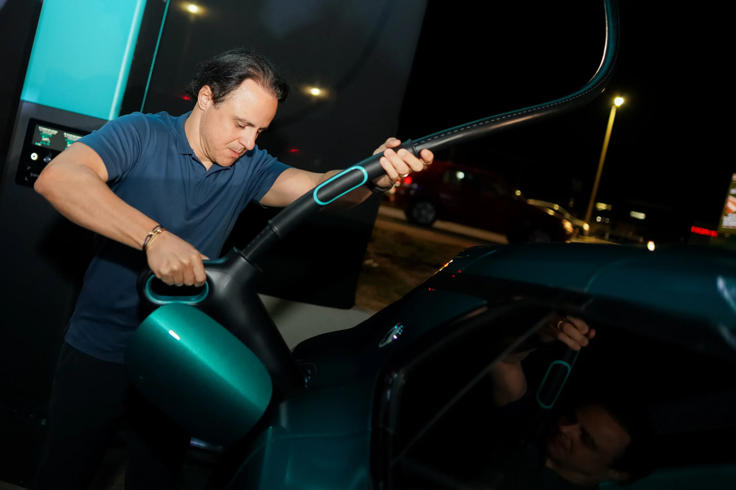 Denza lança carregador ultrarrápido no Brasil com tecnologia que adiciona 400 km de autonomia em 5 minutos