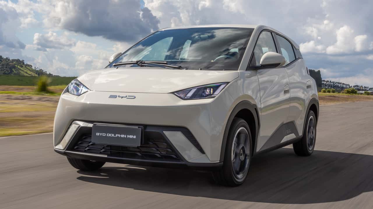 BYD Dolphin Mini registra recorde de vendas em setembro e lidera segmento de hatches no Brasil