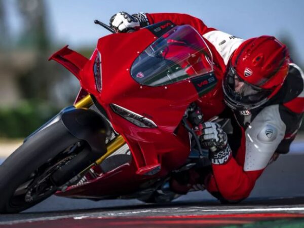 Ducati Panigale V4 2027 é lançada com 218 cv e novas tecnologias de desempenho em pista