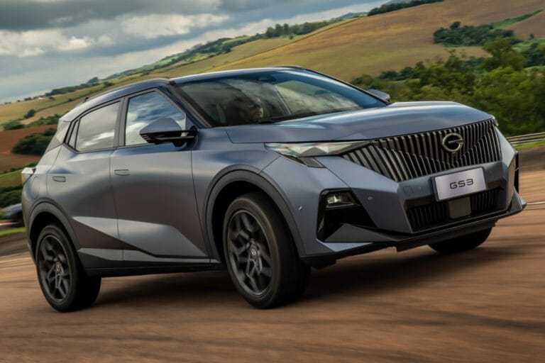 GAC GS3 Elite 2026 é testado no Brasil e apresenta desempenho promissor, mas vendas abaixo do esperado com menos de 1,5 mil unidades emplacadas.