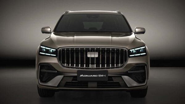 Geely Monjaro estreia na Europa com híbrido plug-in e luxos como bancos com massagem e suspensão adaptativa