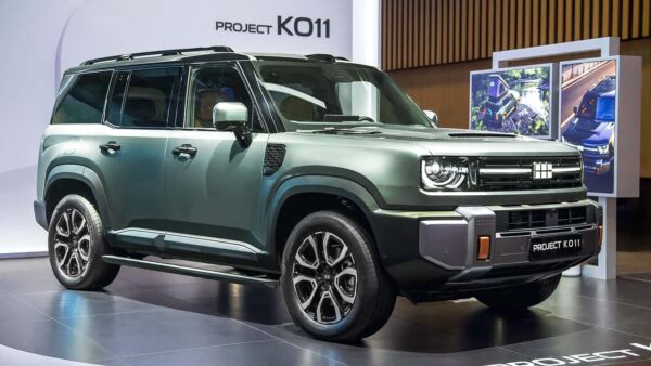 Geely revela KO11, SUV híbrido plug-in inspirado no Land Cruiser, com lançamento na Europa previsto para 2027