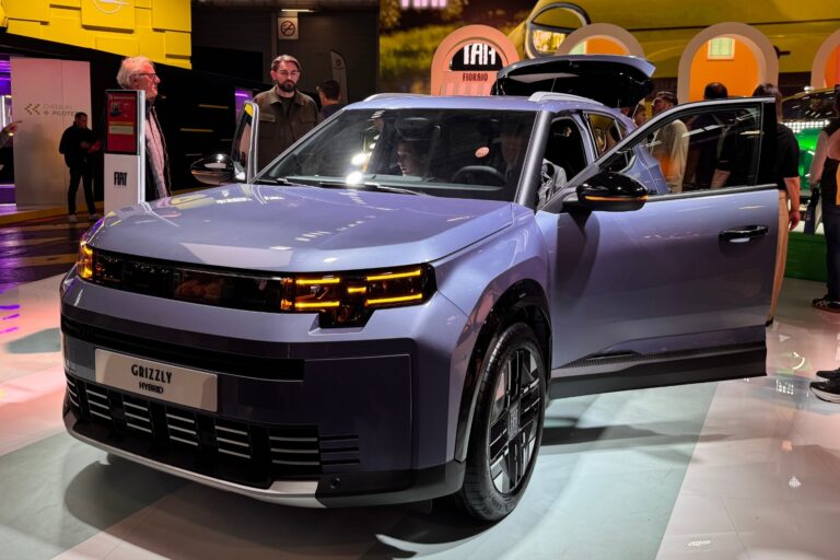Fiat Grizzly Fastback é revelado em Paris com design polêmico e novidades para a próxima geração do SUV nacional