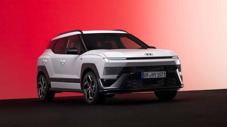 Hyundai Bayon é revelado em Paris com motor híbrido de 138 cv e produção no Brasil prevista para 2027