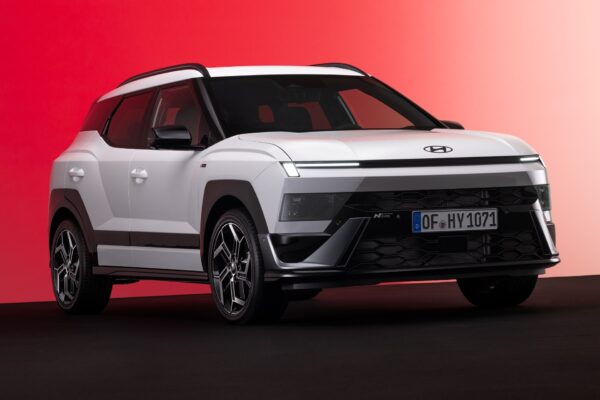 Hyundai Bayon é revelado como novo SUV de entrada no Brasil, com lançamento previsto para 2027 e produção em Piracicaba.