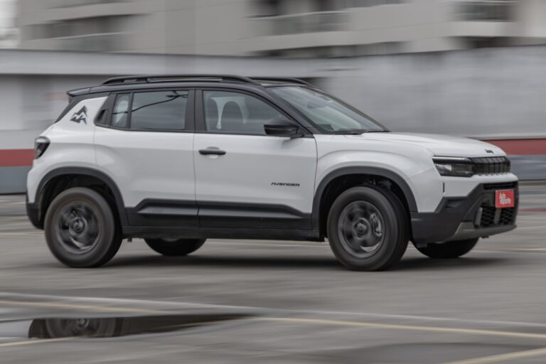 Jeep Avenger tem reajuste de R$ 2 mil em versões Altitude e Longitude no Brasil