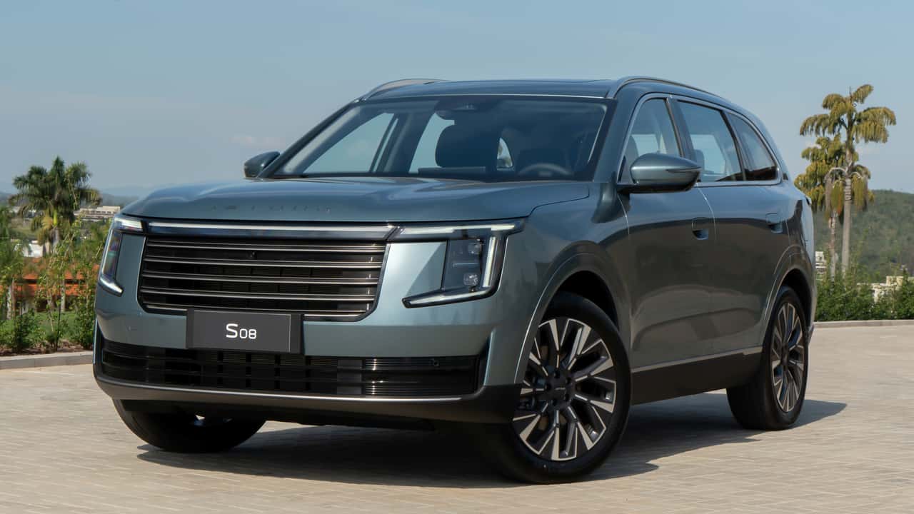 Jetour S08 é lançado no Brasil por R$ 259.900, oferecendo 7 lugares e 339 cv de potência