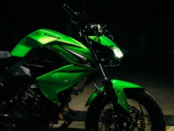 Kawasaki Z300 2027 é lançada na Índia com motor de 296 cc e 40 cv; preço inicial é de 324 mil rupias