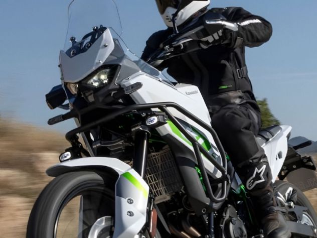 Kawasaki KLE 500 SE Smartride 2027 estreia com embreagem automática e pneus tubeless para aventuras.