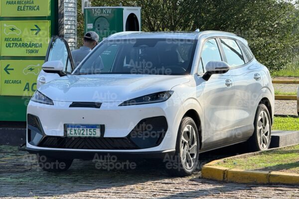 Lepas L4 elétrico é flagrado em testes no Brasil e deve chegar às lojas em 2027