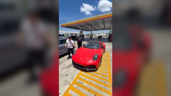 Empresário de Alagoas ganha Porsche 911 GTS de R$ 1,5 milhão em aposta eleitoral envolvendo Lula e Bolsonaro