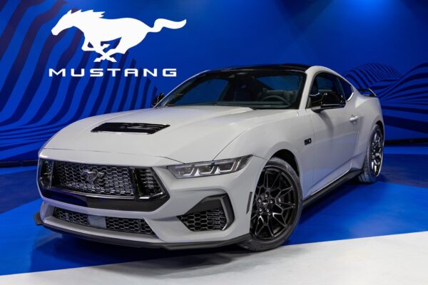 Ford lança Mustang GT Performance no Brasil com preço de R$ 569 mil, R$ 80 mil mais barato que a versão Dark Horse